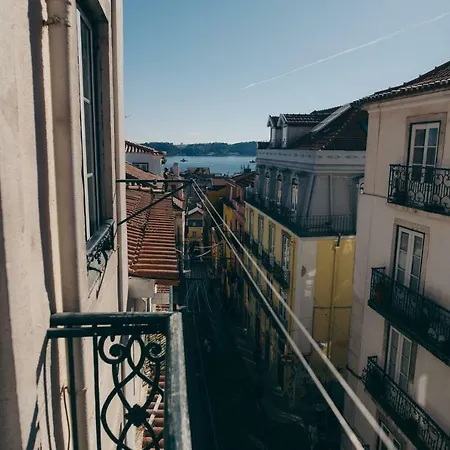 The Blue House - Bica Yellow Tram Apartment *
