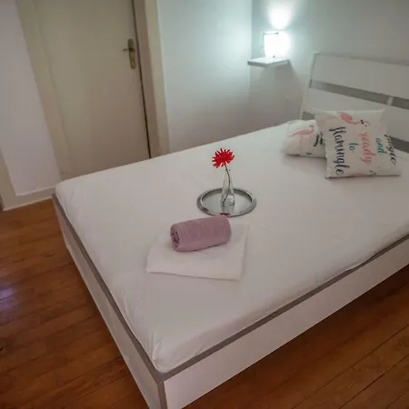 The Blue House - Bica Yellow Tram Lisboa