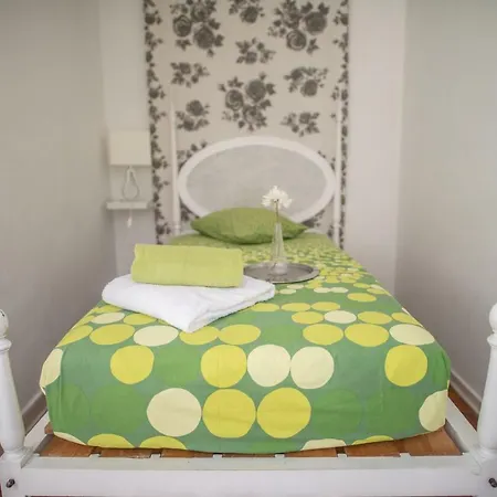 The Blue House - Bica Yellow Tram Apartment