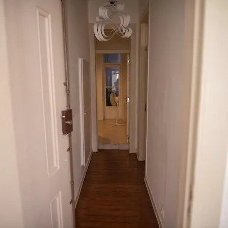 Апартаменти The Blue House - Bica Yellow Tram *